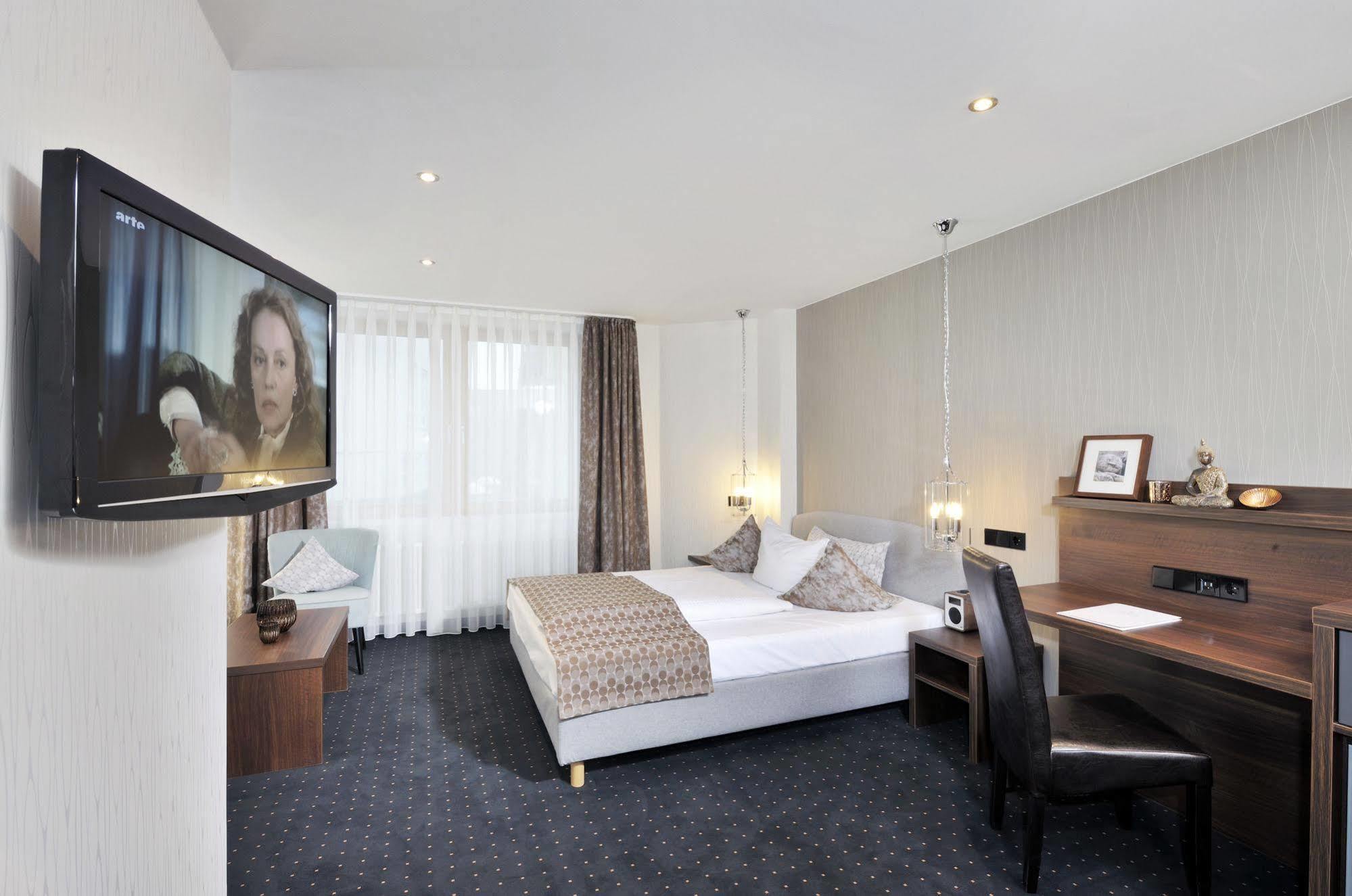 Lobinger Weisses Ross Hotel 4*